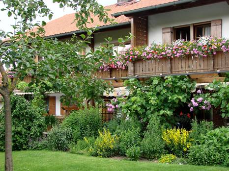 Garten der Familien Gaby und Birgit Pöller, Mammendorf