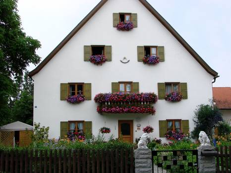 Landwirtschaftliches Anwesen von Irmgard Stürzer, Germering