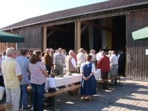 Das Gartenfest begann mit einem Gottesdienst im Stadl